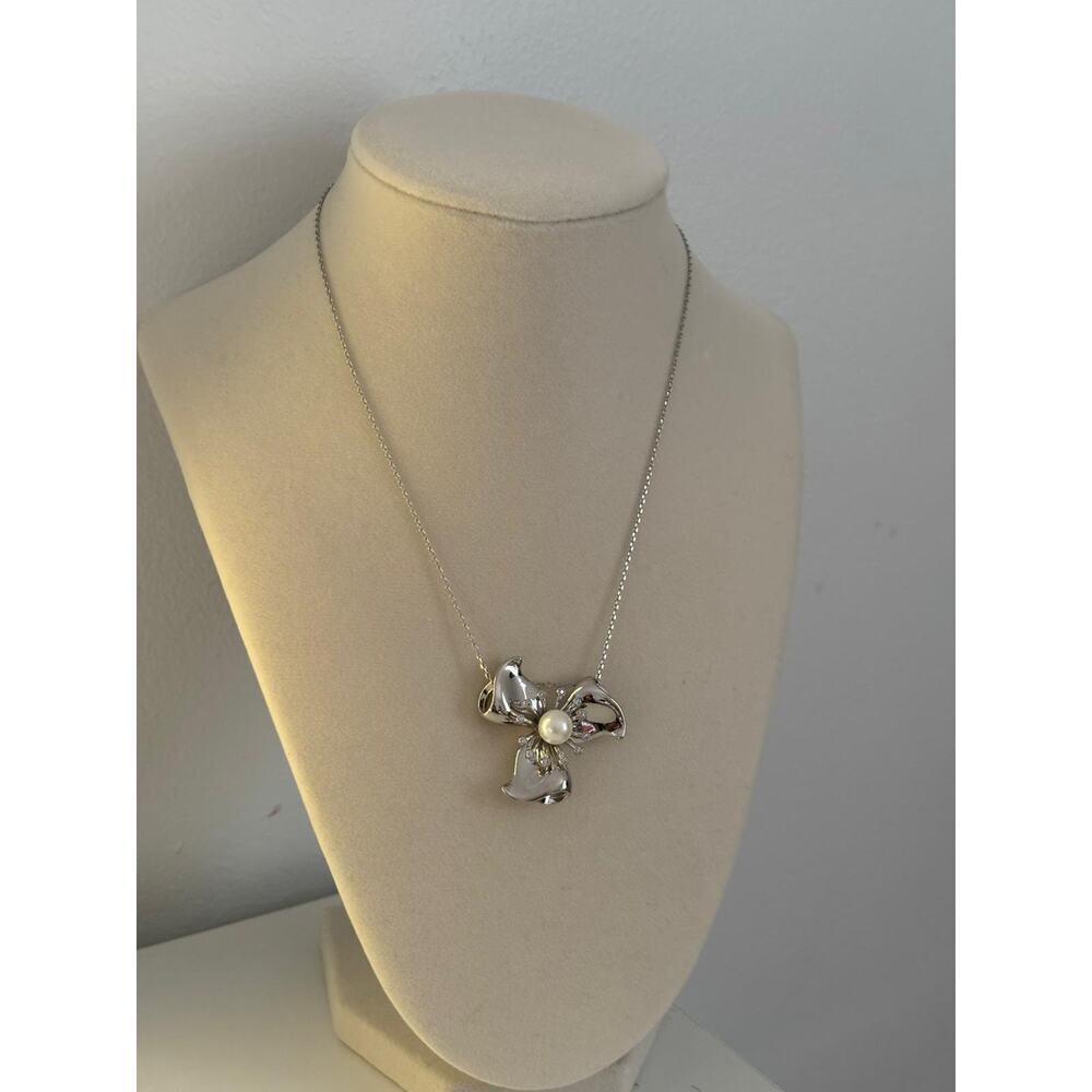 Silver Flower Pendant Necklace Pearl Crystal Statement Vintage Style - Picture 4 of 7
